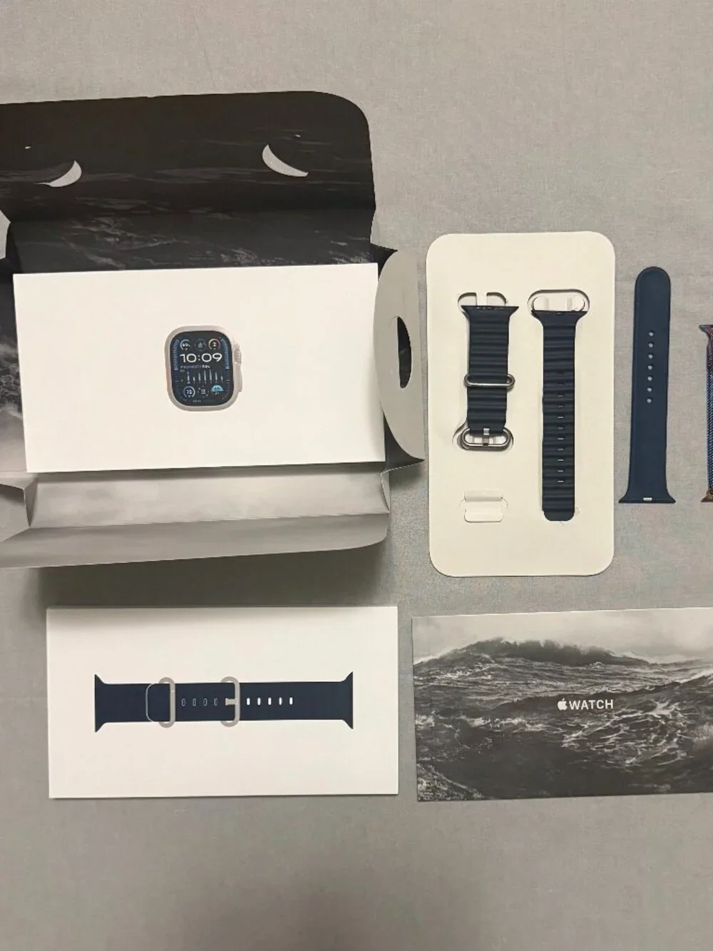 Apple Watch Ultra 2 49mm GPS+Cellular Titanium Box Extras